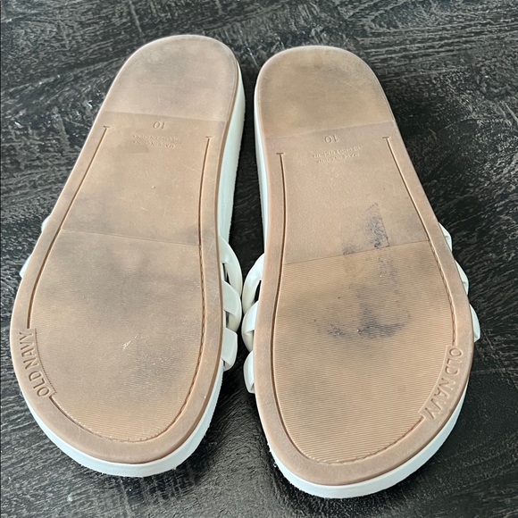 Old Navy White Sandals Minimalist Slip-On Design - Picture 4 of 5